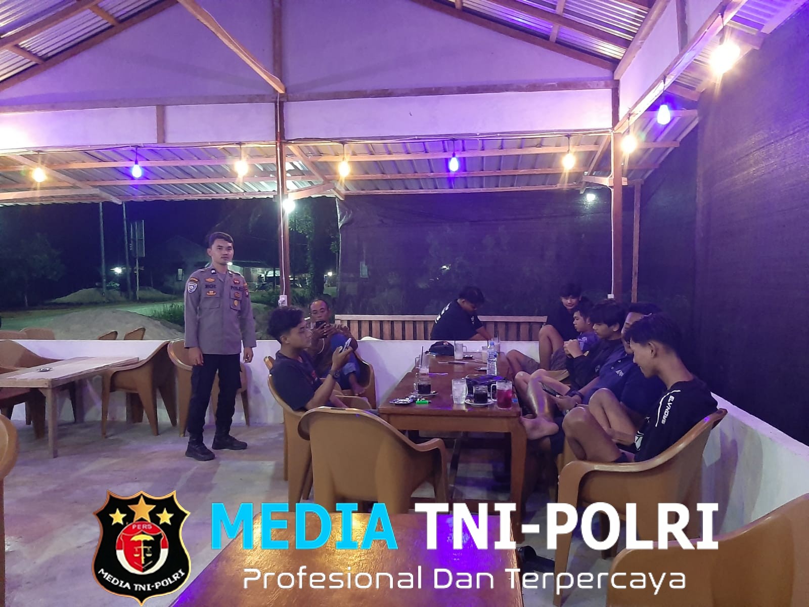 Patroli Malam, Polisi Temui Pemuda Nongkrong hingga Pengendara, Sampaikan Imbauan Keselamatan
