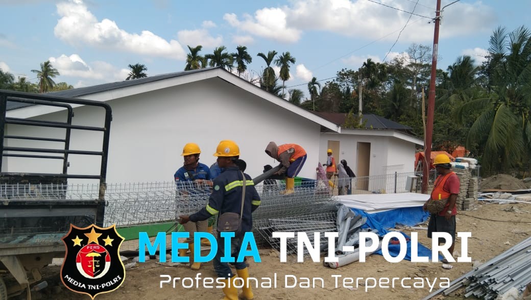 Koramil 29/Langkahan Tinjau Lanjutan Pembangunan Huntara PT Waskita di Desa Simpang Tiga