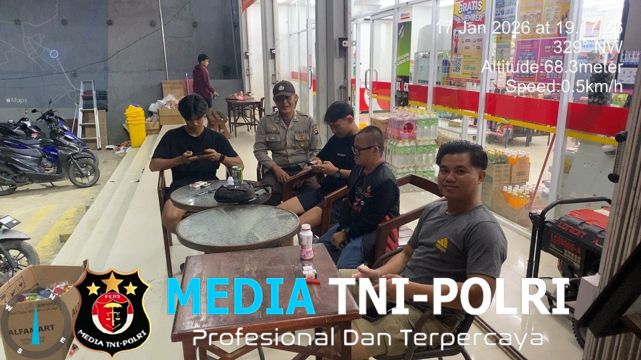 Polisi Hadir di Tengah Warga, Patroli Malam Polsek Air Besar Pererat Silaturahmi dan Jaga Kamtibmas