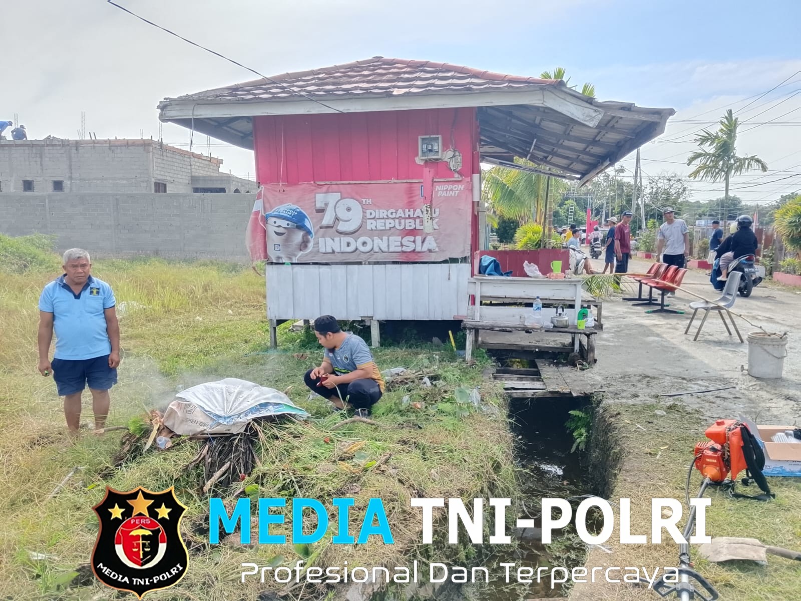 Semangat Gotong Royong Tetap Berjalan Dengan Baik Untuk Mewujudkan Kebersamaan dan Persatuan Sesama Warga