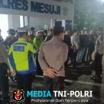 Ciptakan Rasa Aman, Kabag Ops Polres Mesuji Pimpin Patroli Skala Besar di Simpang Pematang