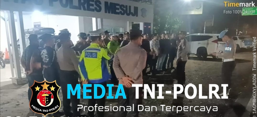Ciptakan Rasa Aman, Kabag Ops Polres Mesuji Pimpin Patroli Skala Besar di Simpang Pematang