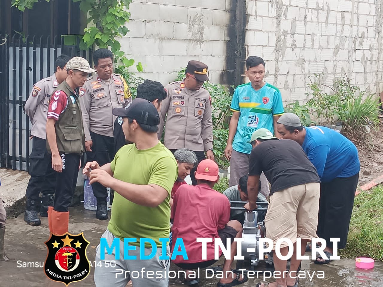 Polsek Cikarang Selatan Intensif Pantau Genangan Air Dampak Curah Hujan Tinggi