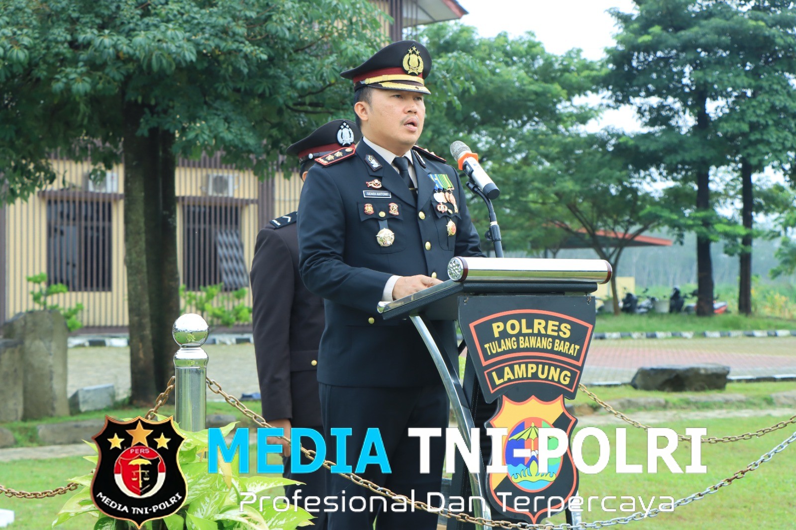 Polres Tulang Bawang Barat Gelar Upacara Hari Kesadaran Nasional 2026, Pemberian Penghargaan dan Penyematan Tanda kehormatan Personil