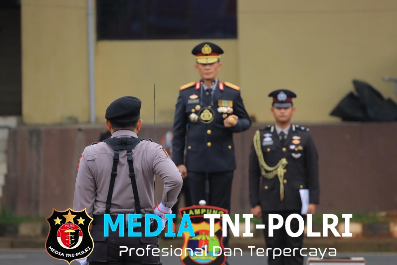 Kapolda Lampung Pimpin Upacara Hari Kesadaran Nasional Dan Anugerahkan Satya Lencana Pengabdian Kepada 459 Personel