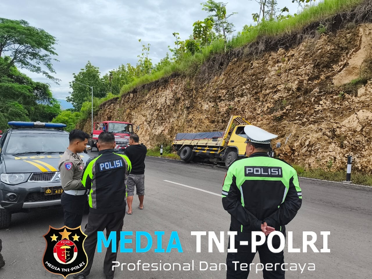 Truk Bermuatan Granit Gagal Menanjak di Kalipare, Kernet Tewas Terjepit Tebing