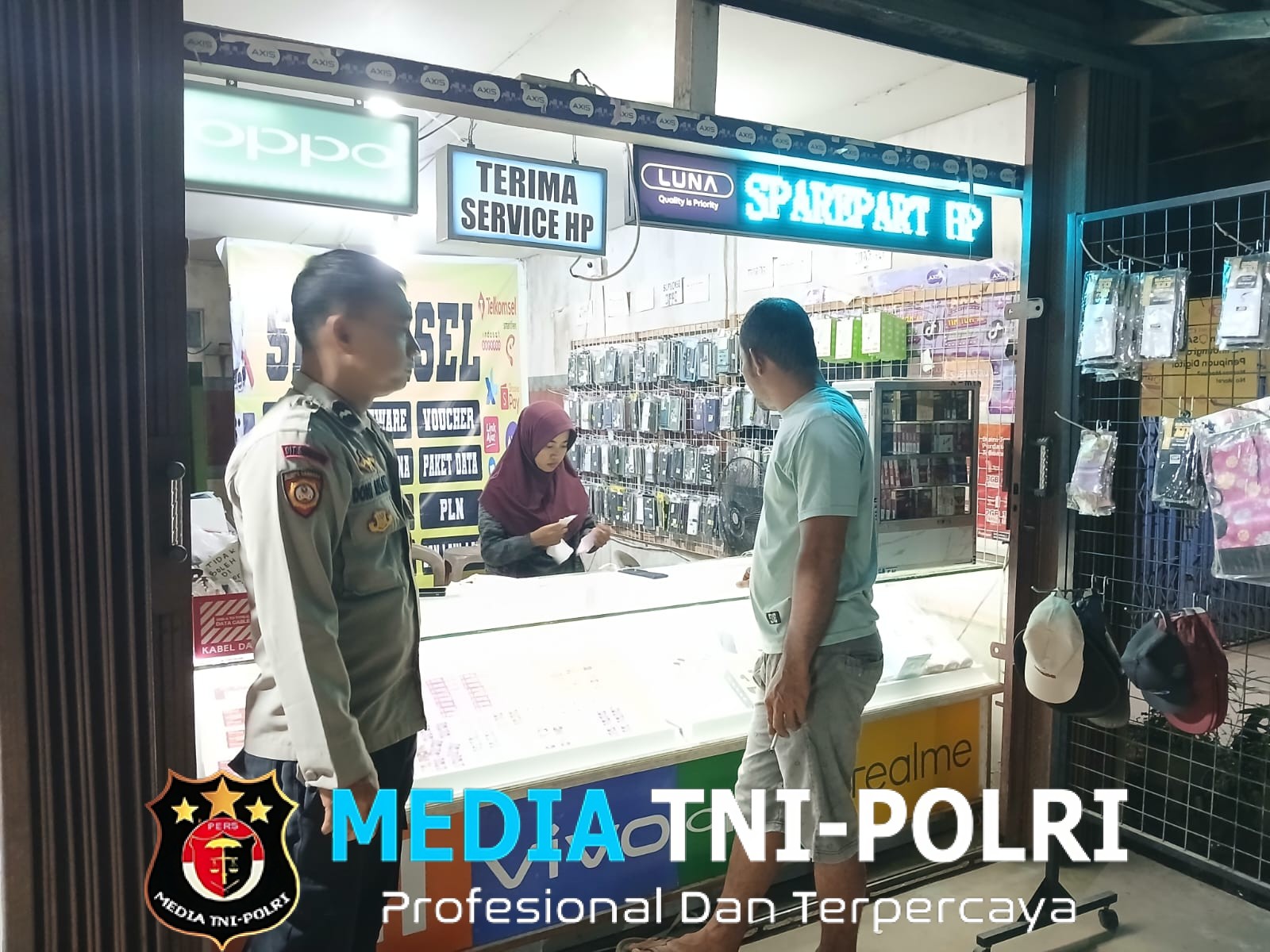Saat Polisi Turun Menyapa Patroli Malam Penuh Keakraban di Mandor