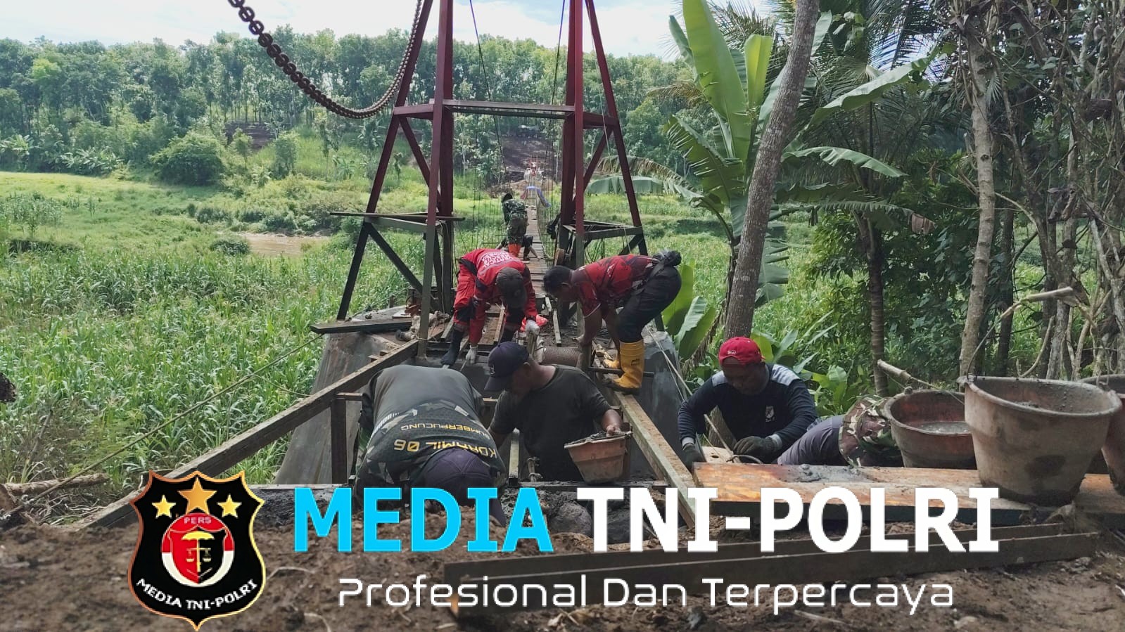 Kodim 0818 Malang-Batu Menembus Hujan Dan Lumpur Demi Jembatan Gantung Garuda Desa Ternyang