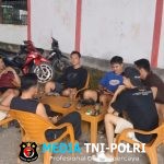 Patroli Malam Penuh Keakraban, Polisi Sengah Temila Sapa Warga Sambil Ngobrol Kamtibmas