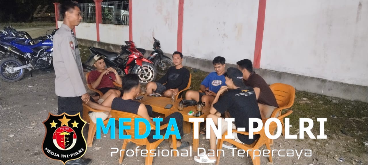Patroli Malam Penuh Keakraban, Polisi Sengah Temila Sapa Warga Sambil Ngobrol Kamtibmas
