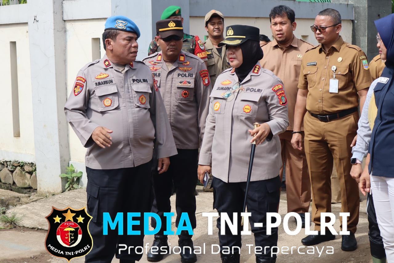 Kapolsek Cikarang Selatan Dampingi Kapolres Metro Bekasi Tinjau SMPN 3 Cikarang Selatan yang Roboh
