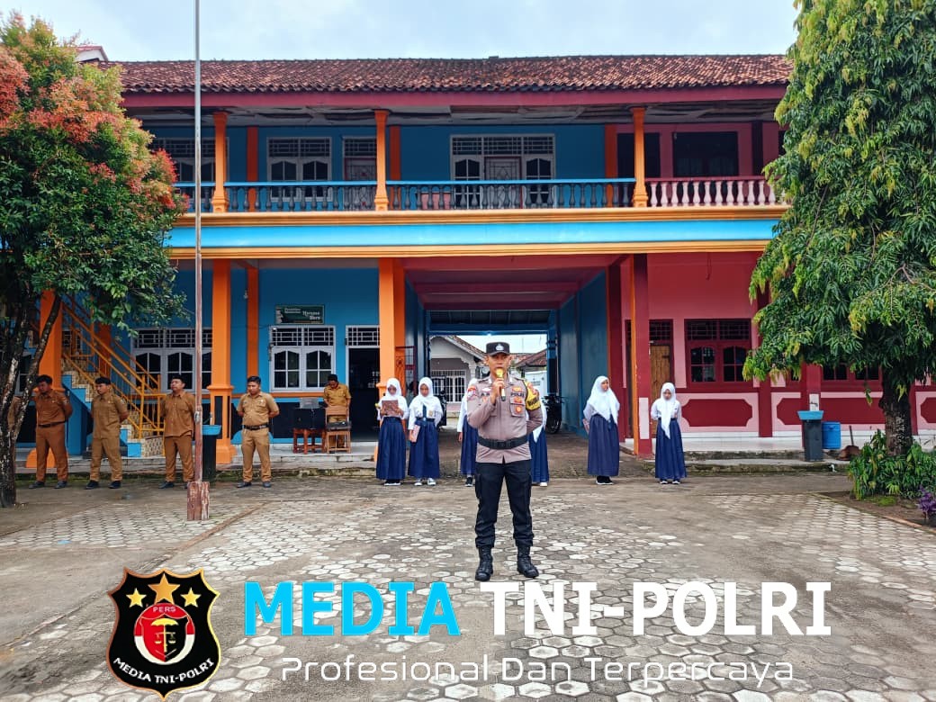 Police Goes to School, Polsek Seputih Banyak Tanamkan Disiplin dan Karakter Pelajar
