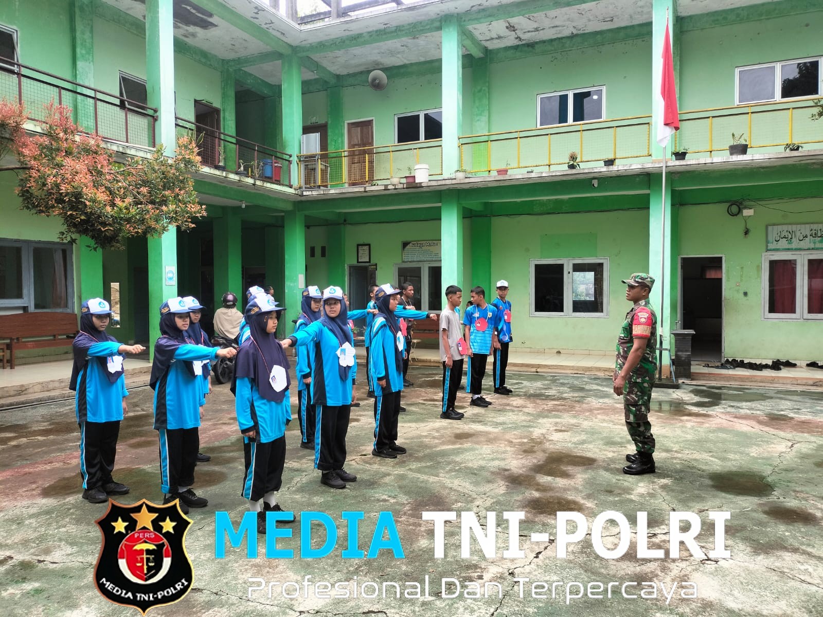 Siswa SMP Islam Rumpun Muslim, Dilatih TNI Tentang Kepemimpinan Dasar