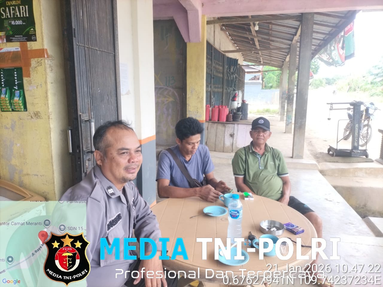 Beginilah Cara Polisi Bangun Kedekatan dengan Warga Saat Patroli Siang