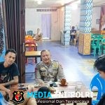 Hangat di Malam Hari, Polisi dan Warga Berbincang Akrab Jaga Kamtibmas