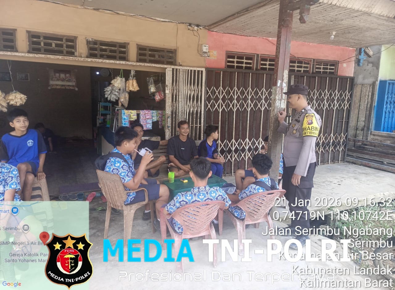 Saat Jam Istirahat, Polisi Hadir Sapa Pelajar dan Tebarkan Pesan Positif