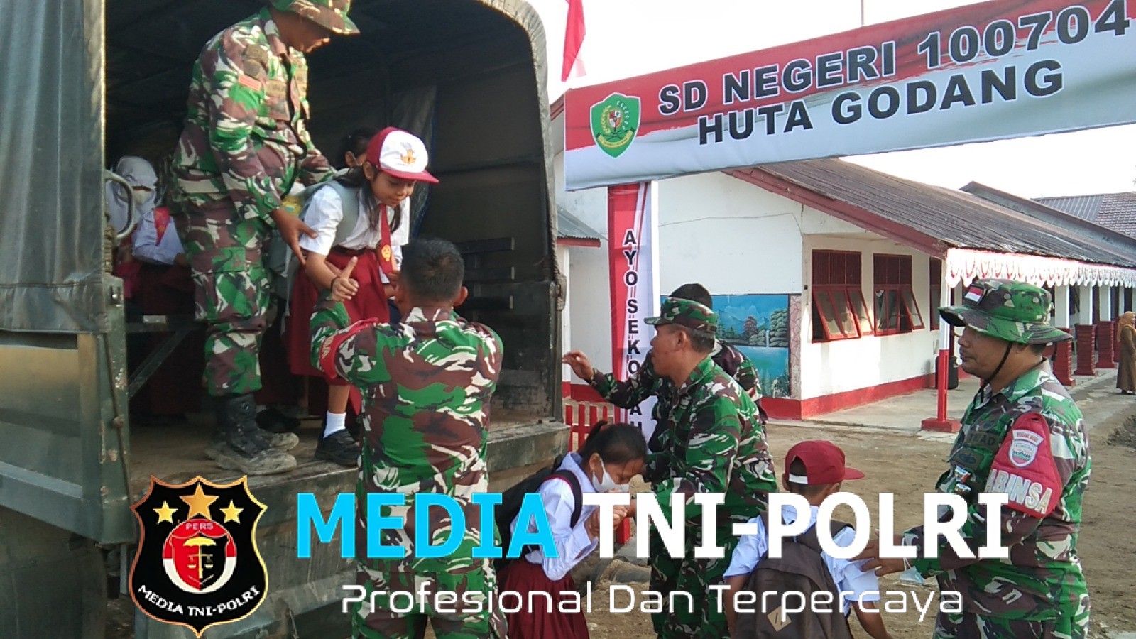 Satgas Gulbencal Kodam I/BB Bersihkan SDN 100704 Hutagodang, Sekolah Kembali Digunakan