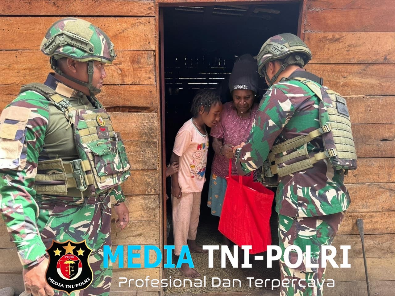 Binter Sikap Ramah Tamah TNI Satgas Yonif 521/DY di Kampung Bolakme