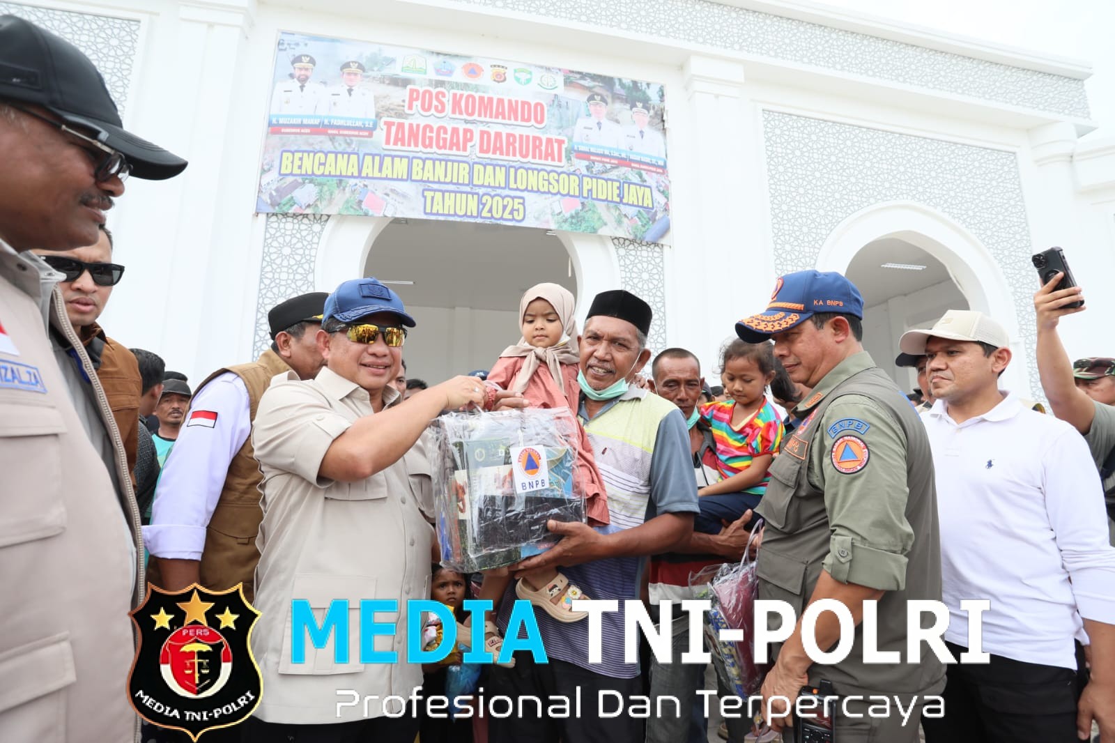 Tinjau Pidie Jaya, Ketua Satgas Tito Karnavian Serahkan Bantuan untuk Warga