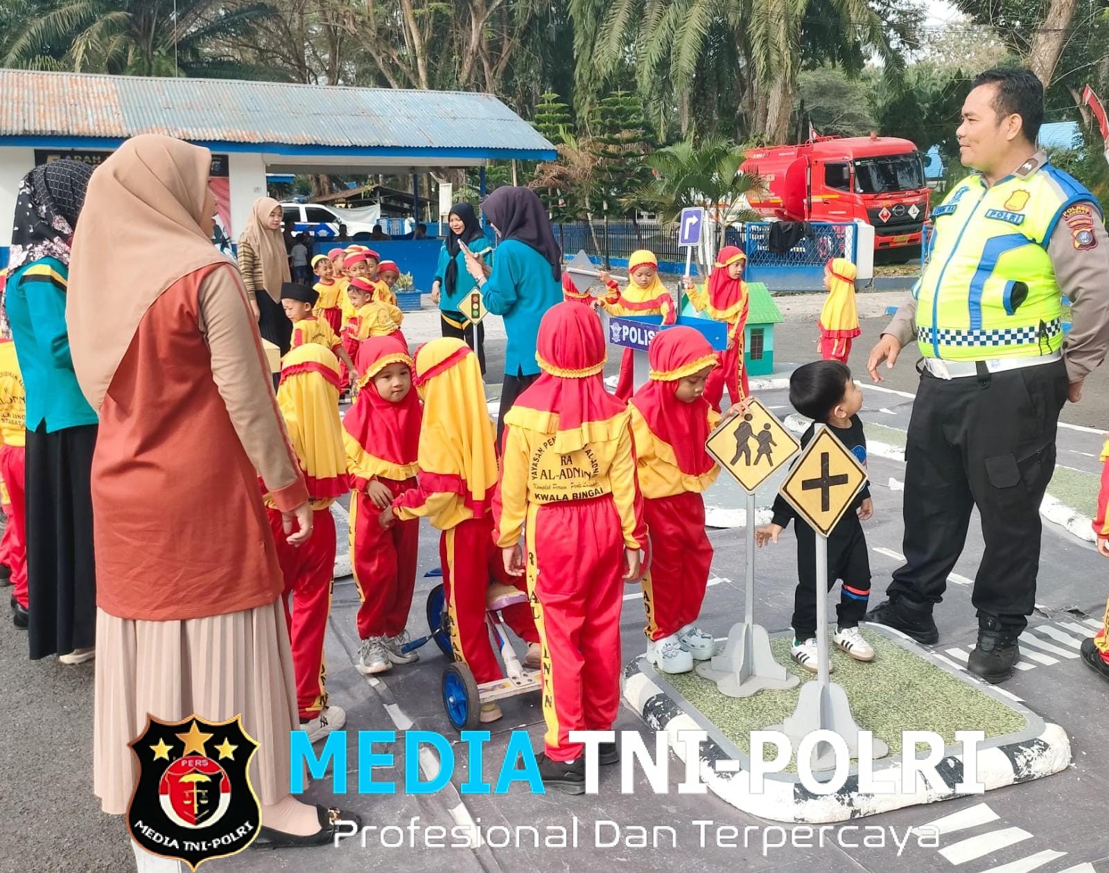 Satlantas Polres Langkat Edukasi Anak-Anak Soal Tertib Lalu Lintas