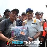 Pastikan Penanganan Darurat Berjalan Cepat. Kasatgas Tito Karnavian Tinjau Pengungsi di Aceh Utara