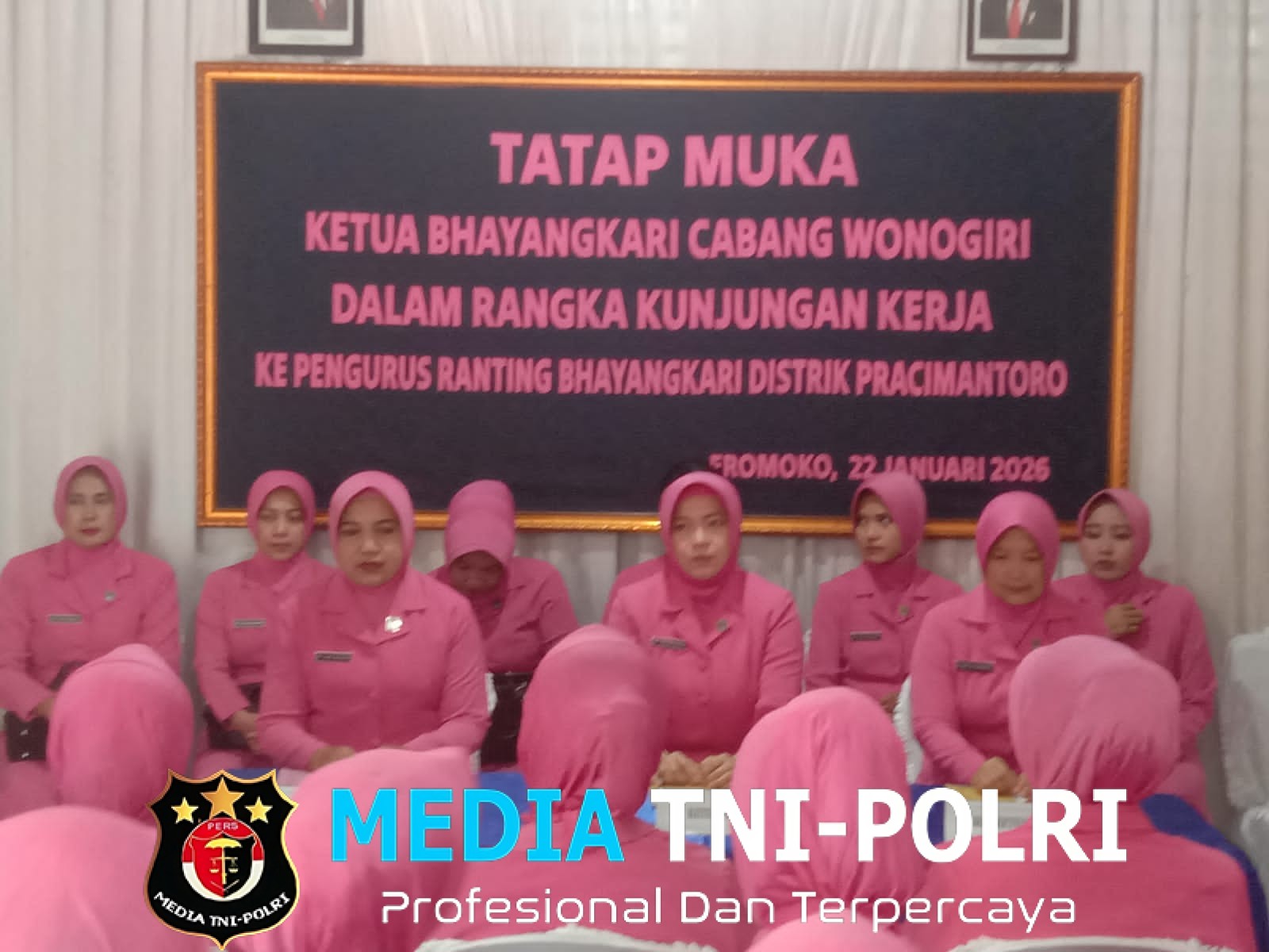 Ketua Bhayangkari Cabang Wonogiri Kunjungi Distrik Pracimantoro, Tekankan Soliditas dan Tertib Administrasi