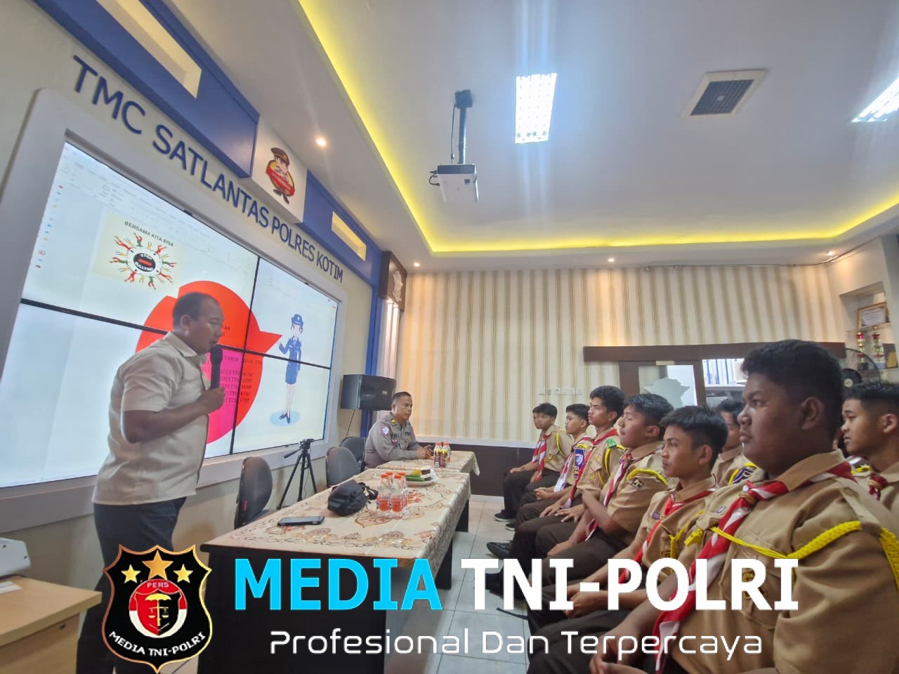 Polres Kotim Berikan Pembekalan Hukum dan Kehumasan kepada Siswa PKS MAN Sampit