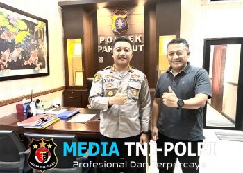 Sinergitas TNI-POLRI Kapolsek Pahandut Ngopi Bareng Dengan Satgas Mabes TNI Untuk Ciptakan Situasi Kondusif di Masyarakat Palangkaraya