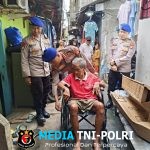 Polairud Polda Metro Jaya Berikan Kursi Roda kepada Warga Pesisir, Wujud Kepedulian dan Empati