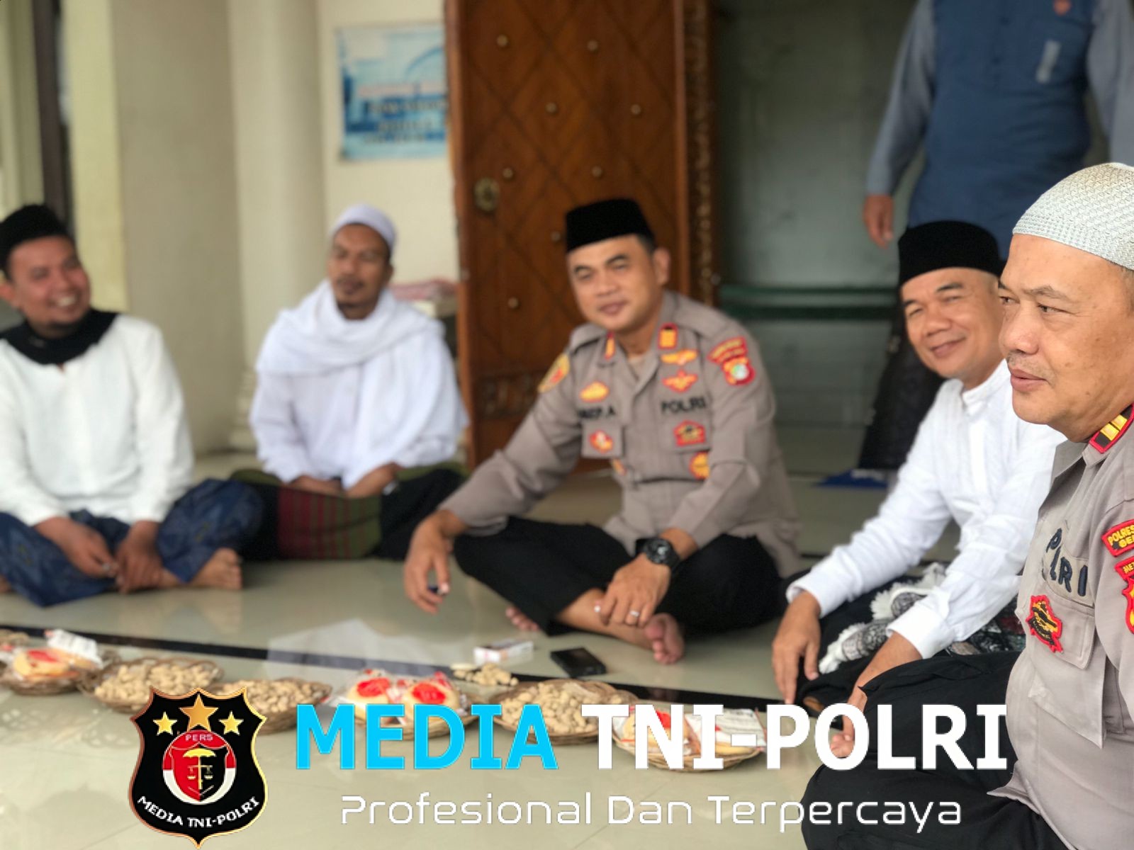Jum’at Curhat di Kertarahayu, Polsek Setu Ajak Warga Aktif Jaga Kamtibmas