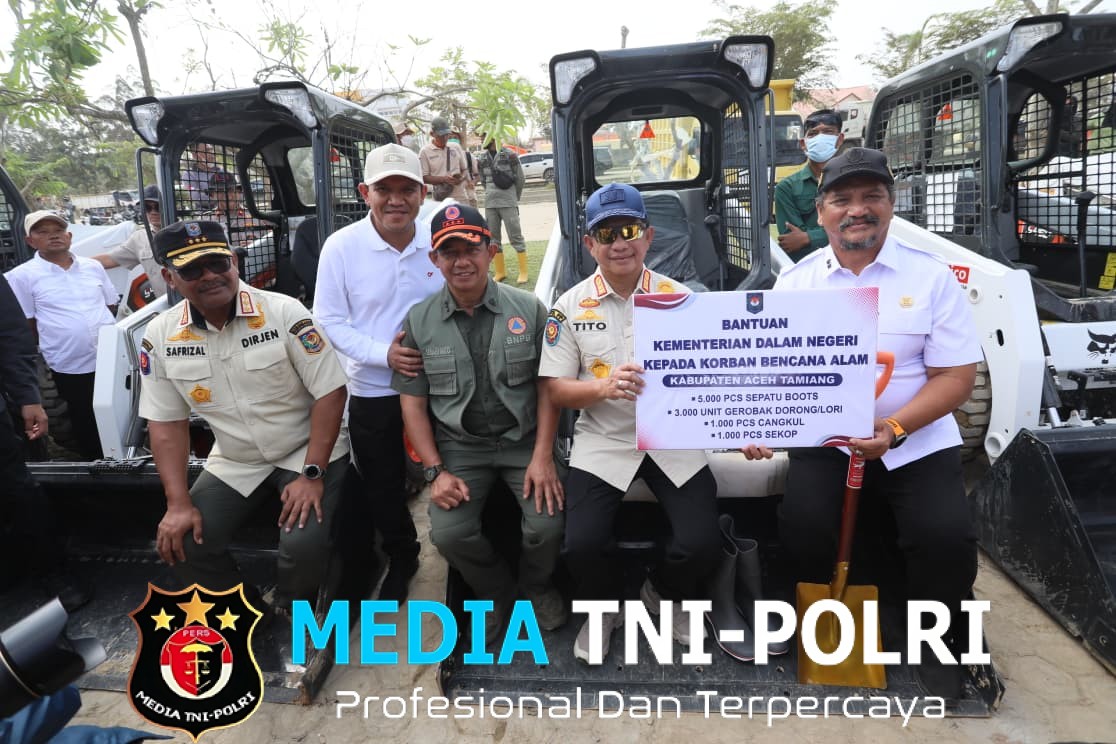 Kasatgas Tito Karnavian Salurkan Bantuan Terpadu untuk Percepat Pemulihan Aceh Tamiang