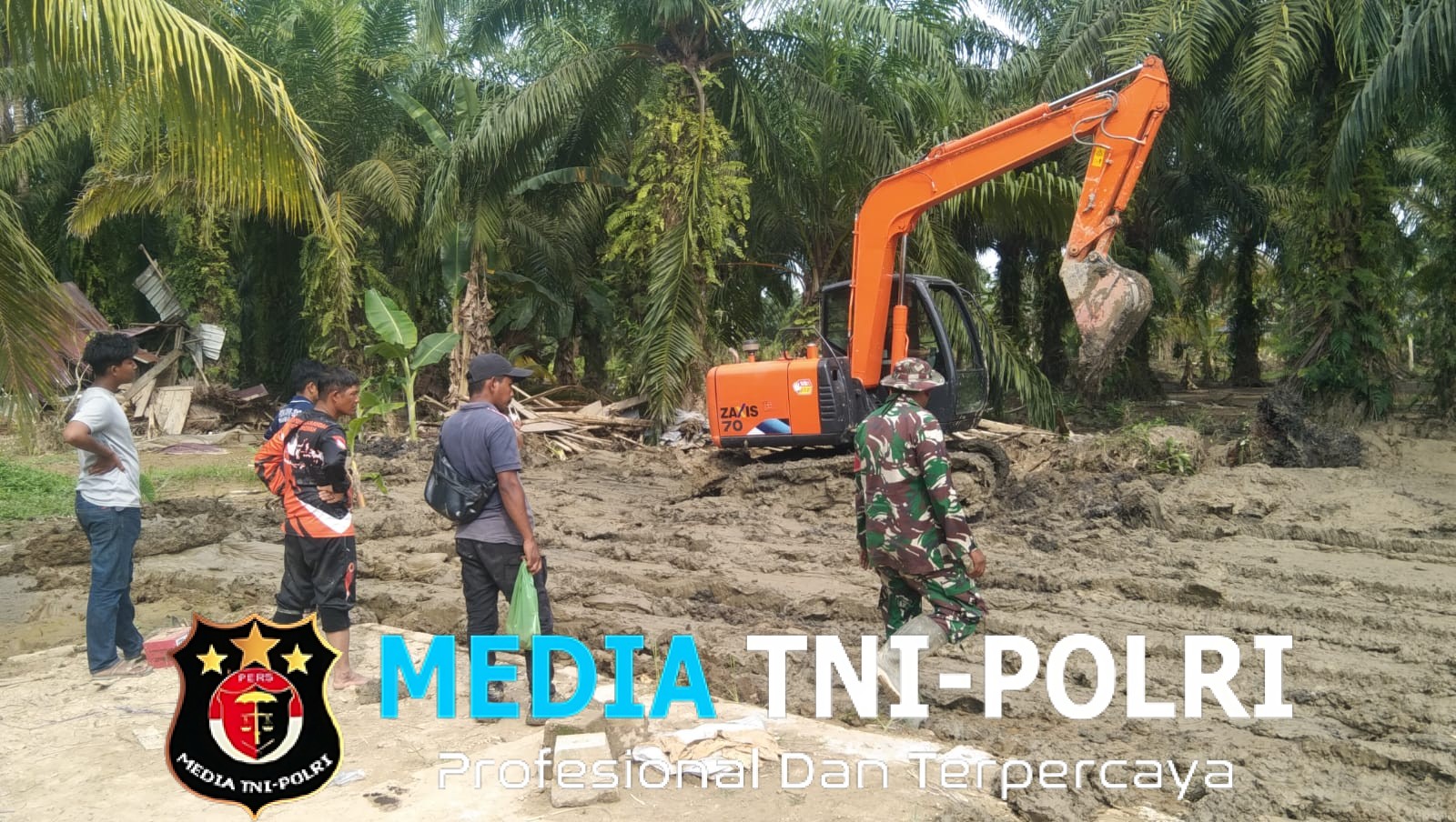 Percepat Hunian Layak, Babinsa Koramil 29/Lkh Kawal Penyiapan Lahan Huntara di Paya Tukai