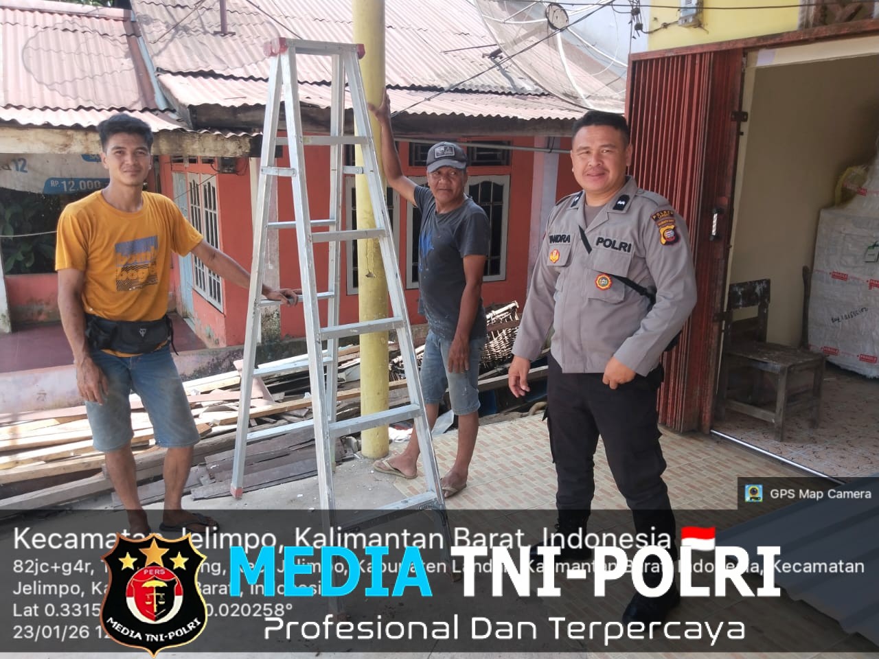 Patroli Sambil Berdialog Kepada Masyarakat Personil Polsubsektor Jelimpo Berikan Pesan Kamtibmas