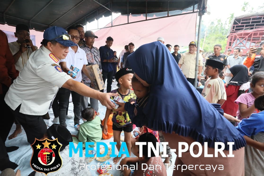 Tinjau Lokasi Terdampak Bencana, Kasatgas Tito Makan Bareng Pengungsi di Dusun Seulemak