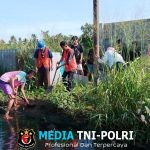 Wujud Kemanunggalan TNI-Rakyat, Babinsa Koramil 01 Bitung Kerja Bakti Bersama Warga Tanjung Merah