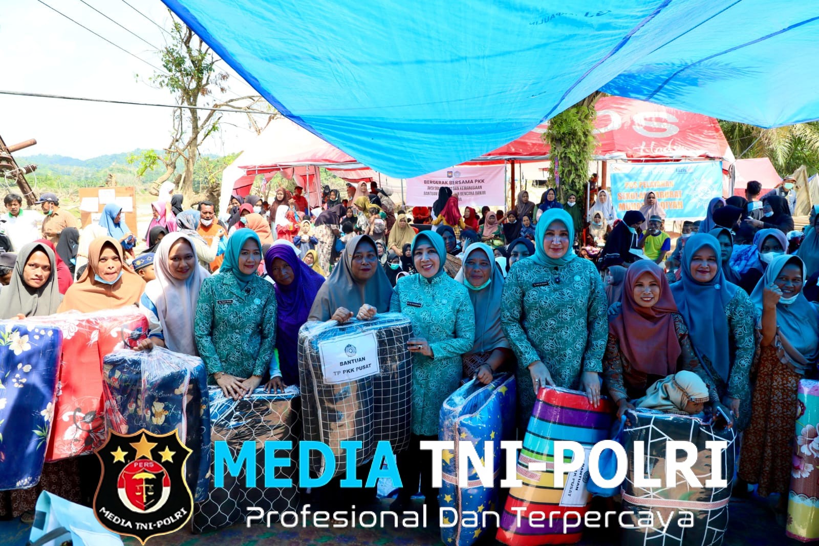 Kunjungi Dusun Sunting, Ketua Umum TP PKK Pusat Tri Tito Karnavian Salurkan Bantuan Pascabencana di Aceh Tamiang