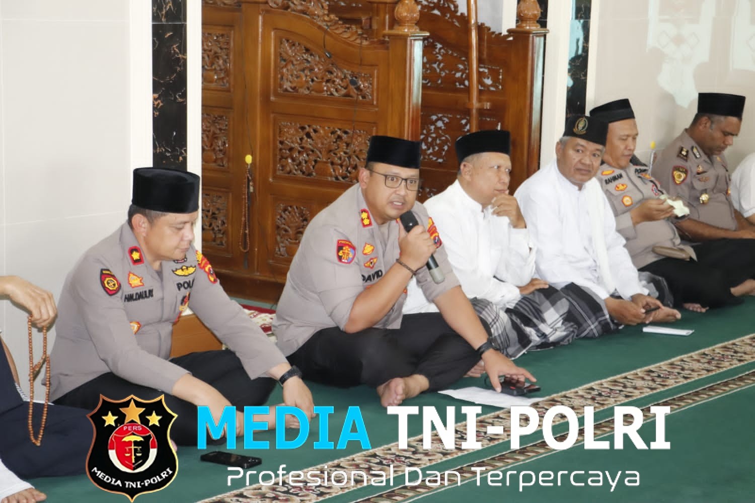 Sholat Jumat Berjamaah hingga Jumat Curhat, Kapolres Langkat Bangun Dialog Langsung dengan Masyarakat Stabat