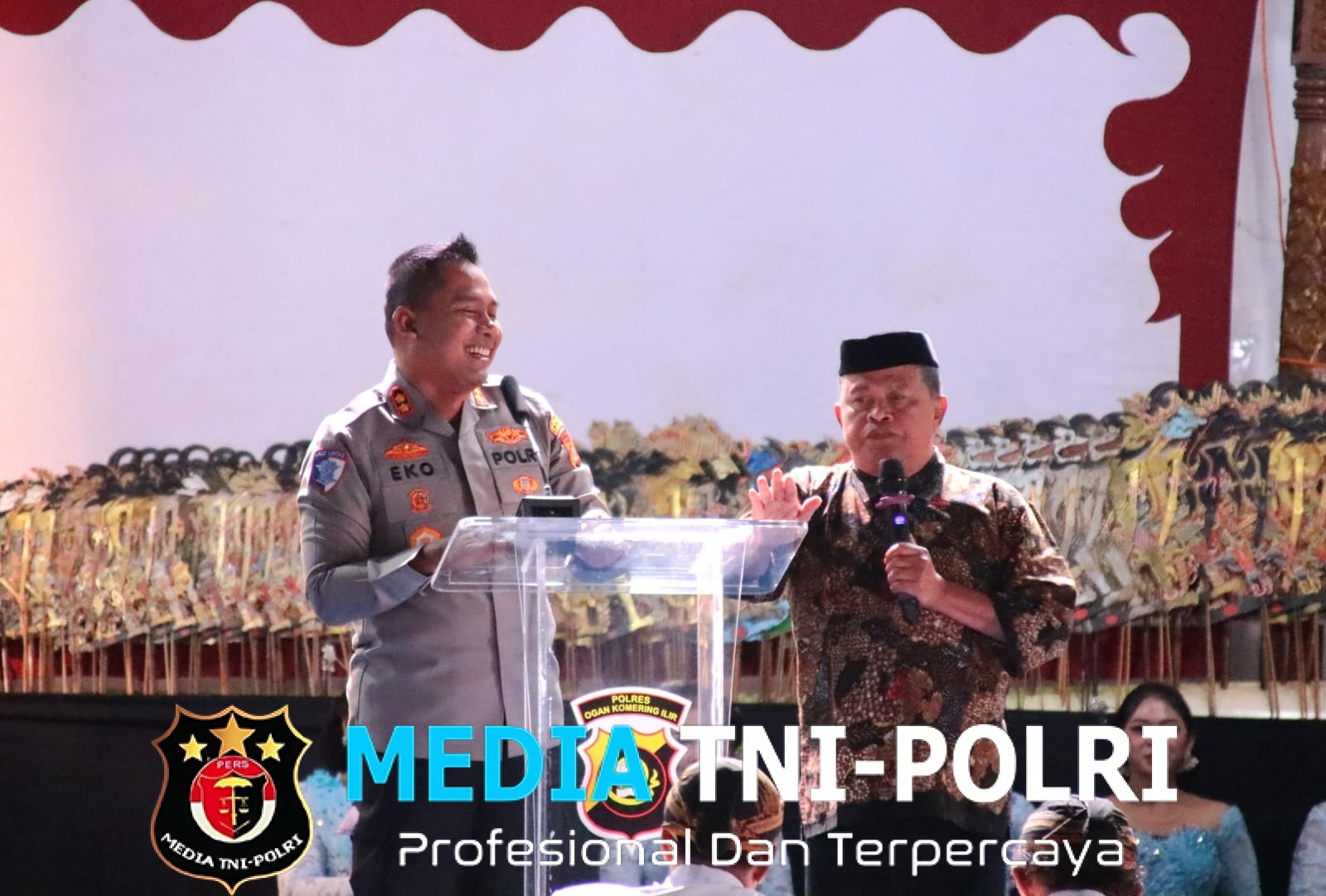 Pergelaran Wayang Kulit “Polres OKI Hadir” Pererat Silaturahmi Bersama Masyarakat