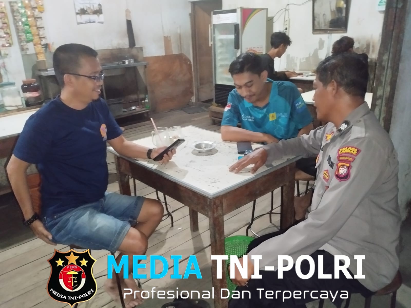 Cegah Gangguan Kamtibmas, Polsek Mandor Gelar Patroli Malam
