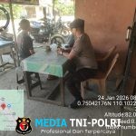Di Bawah Terik Matahari, Polisi Sambangi Warga dengan Penuh Keakraban