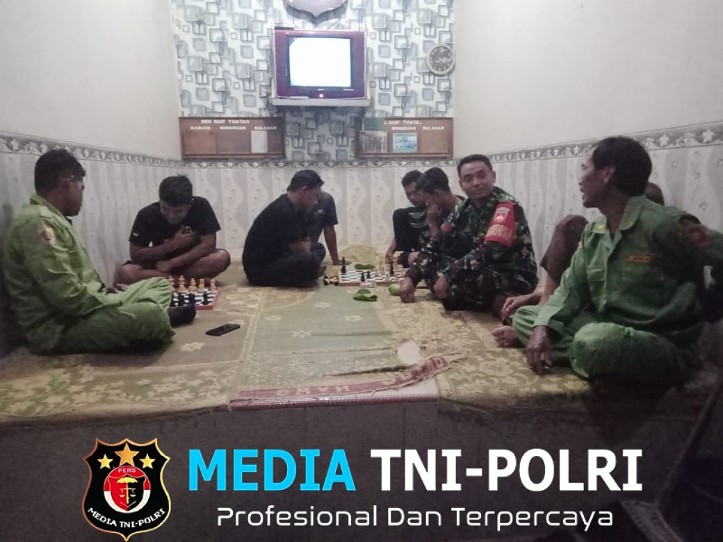 Melalui Patroli Malam, Babinsa Bersama Linmas Wujudkan Wilayah Yang Aman