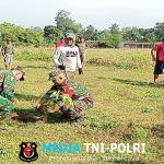 Peduli Lingkungan Sertu M. Ayub Bersama Warga Tlumpu Laksanakan Penghijauan Tanam Pohon Akasia