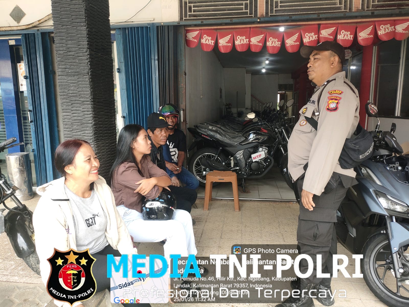 Patroli Siang Polsek Ngabang Jaga Stabilitas Kamtibmas Wilayah Tetap Kondusif