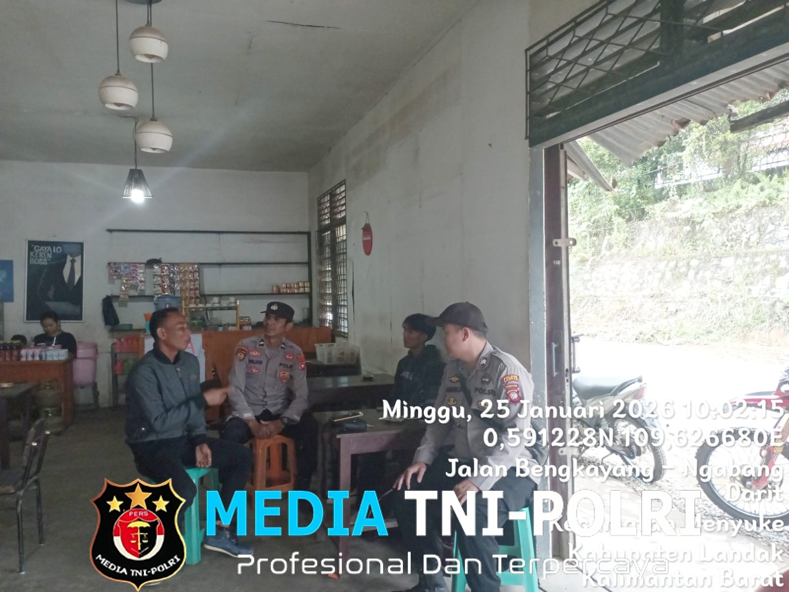 Patroli Dialogis Penuh Keakraban, Polisi Hadir Menyapa Warga