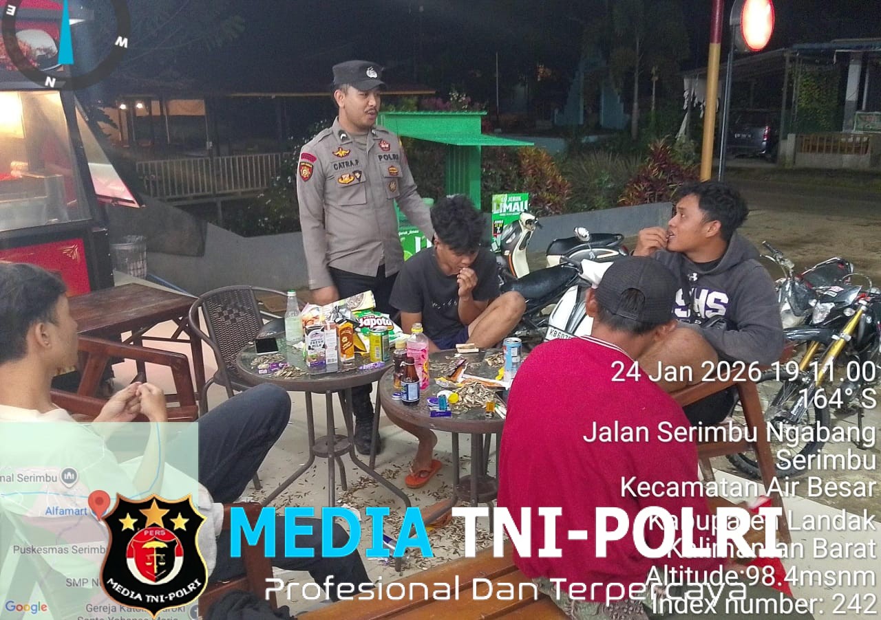 Patroli Malam Polsek Air Besar, Polisi Hadir Beri Rasa Aman dan Himbauan Langsung ke Warga