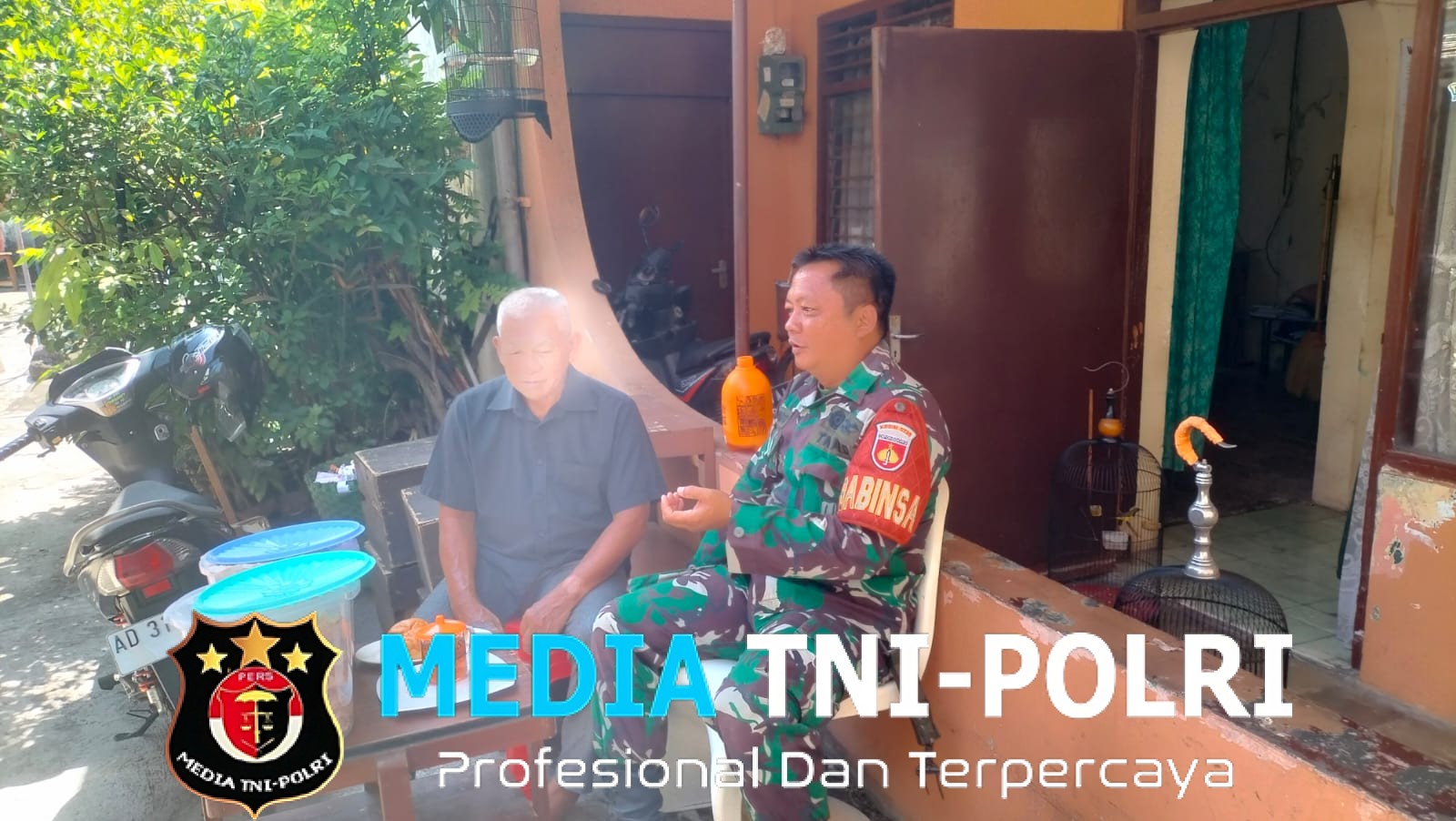 Bincang Santai, Cara Ampuh Babinsa Kemlayan Selalu Dekat dan Berinteraksi Langsung Dengan Warganya