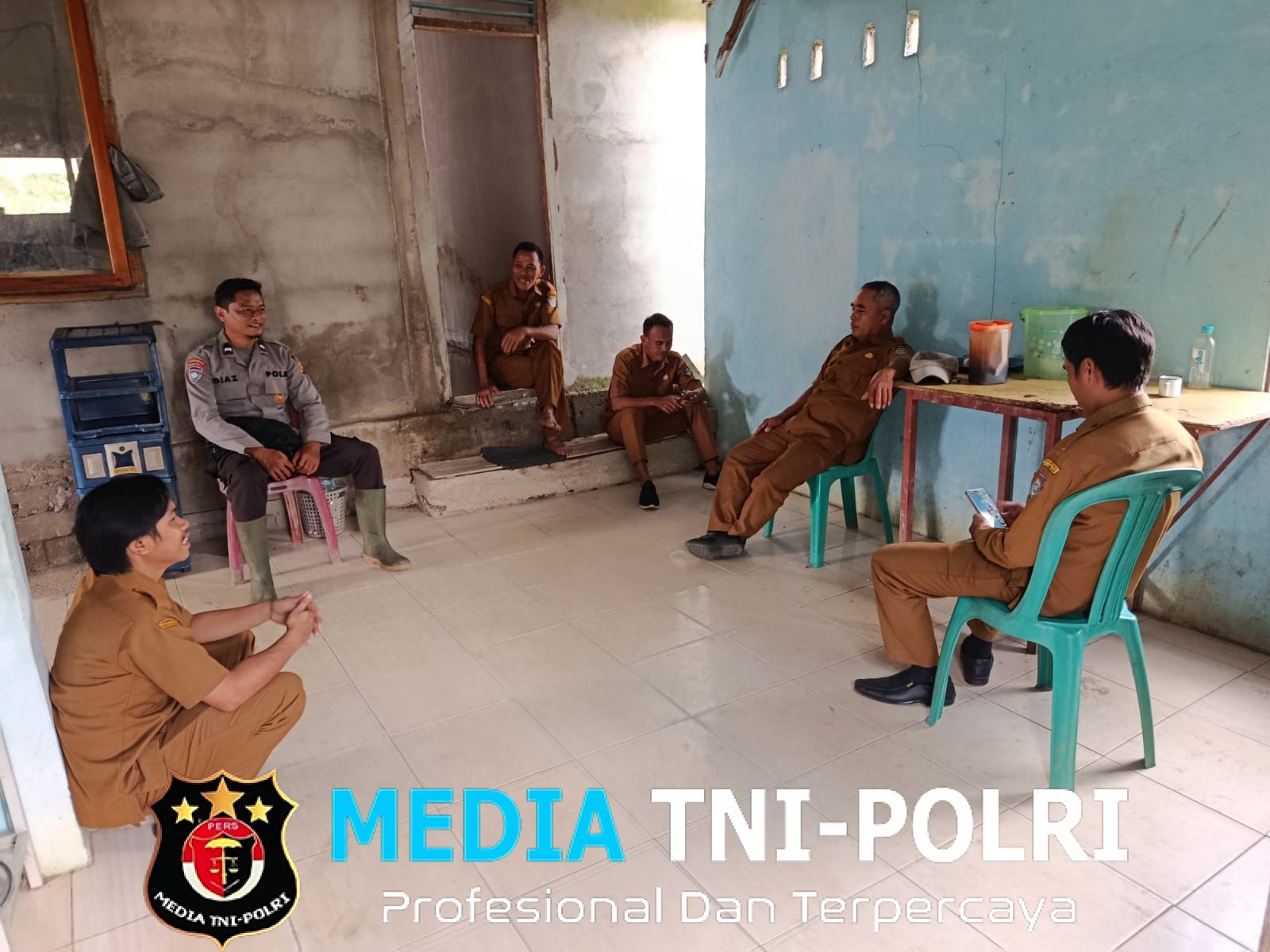 Bhabinkamtibmas Polsek Menjalin Perkuat Sinergi dengan Perangkat Desa Bengkawe