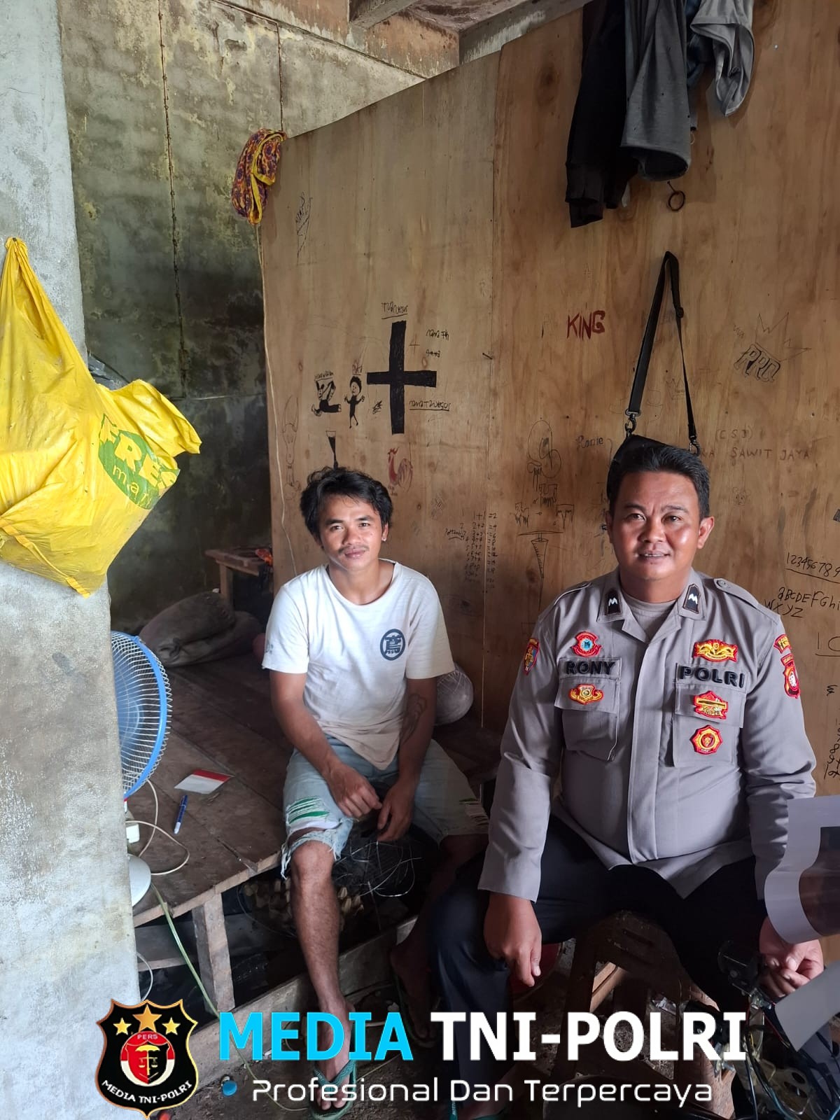 Polisi Hadir di Tengah Masyarakat, Patroli Malam Jalin Kedekatan dengan Warga