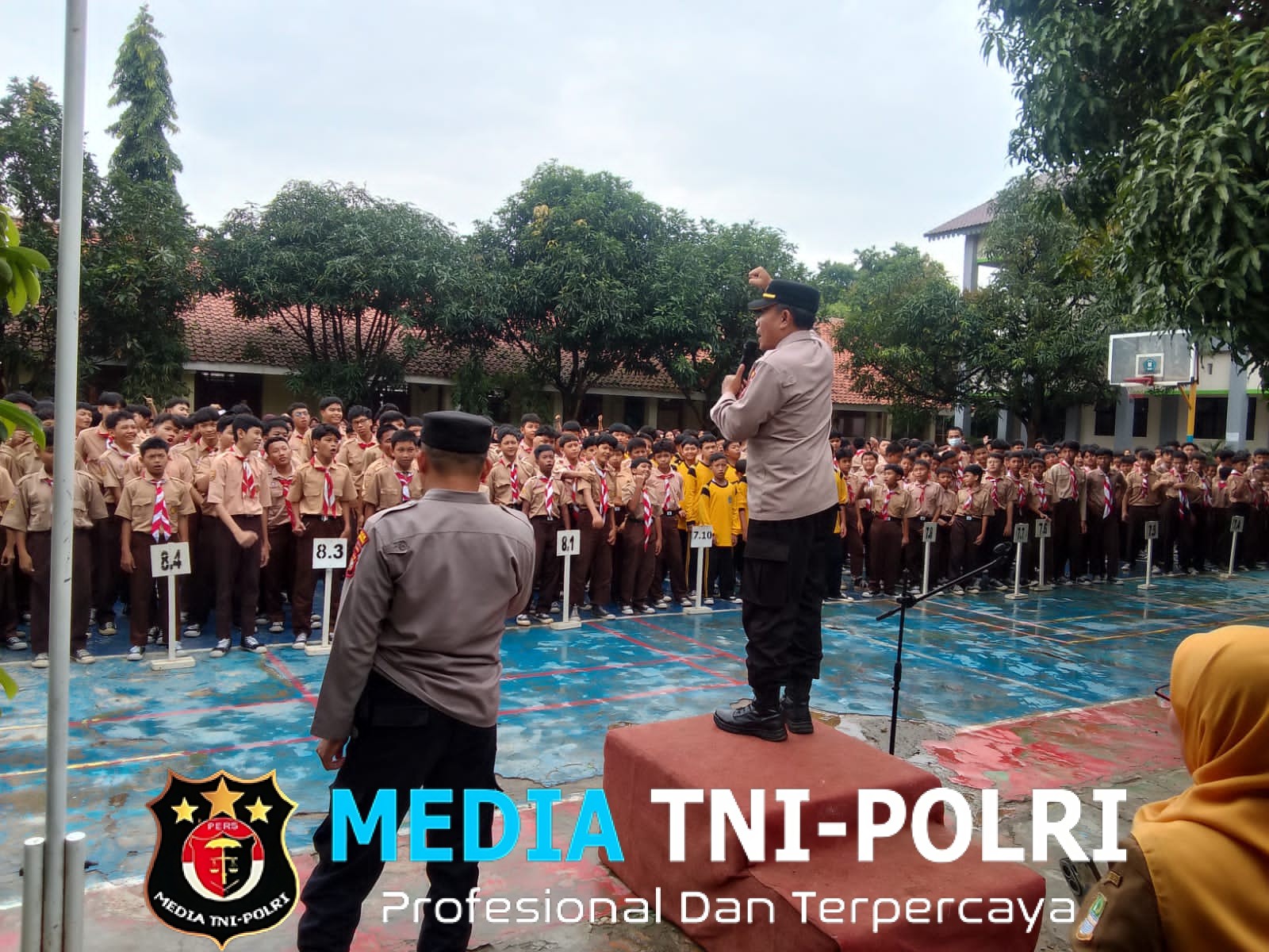Police Goes To School, Polsek Cikarang Selatan Berikan Pembinaan di SMPN 2 Pasirsari