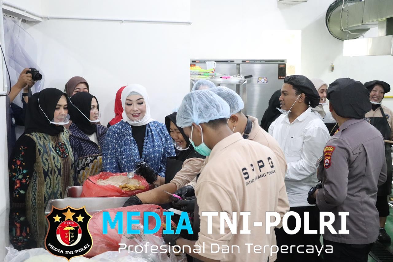 Ketua Bhayangkari Daerah Banten Tinjau SPPG Tatag Trawang Tungga Polres Cilegon, Pastikan Standar Kebersihan dan Kualitas Pelayanan